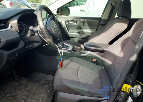 2019 Toyota Rav4 Xle z USA, uszkodzony, nr VIN 2T3P1RFV7KC011029